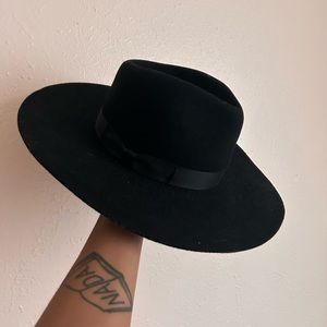 Black Overland cowboy hat